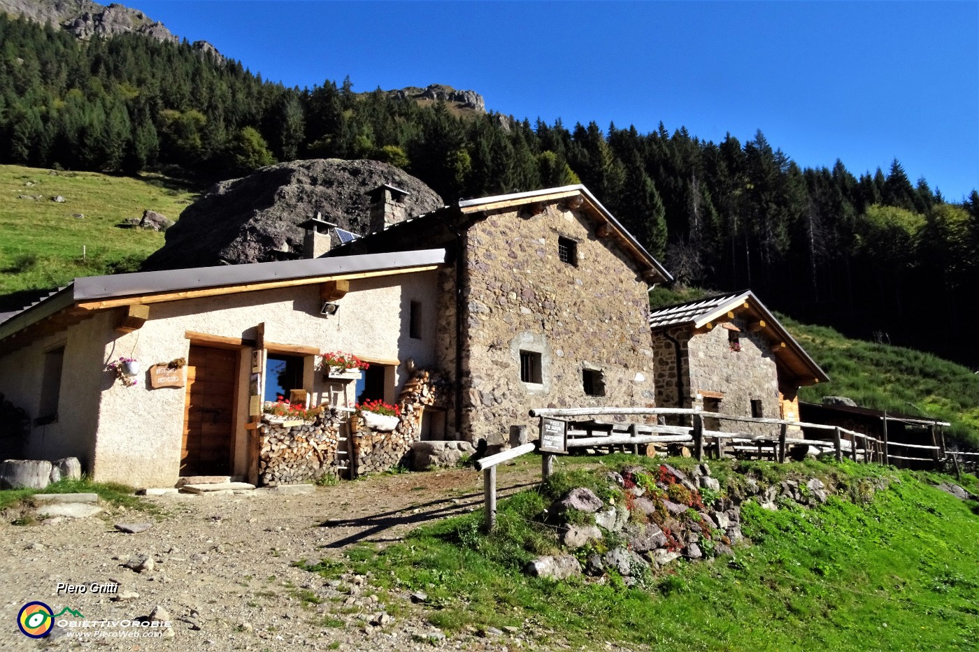 19 Alla Casera -Agriturismo d'Alpe Ferdy (1415 m).JPG -                                